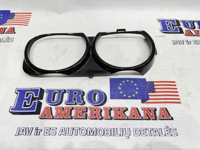Headlamp Bezel (Right)