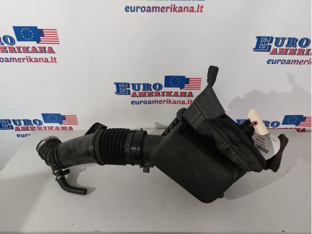 Engine Air Cleaner Assembly (Takeoff)