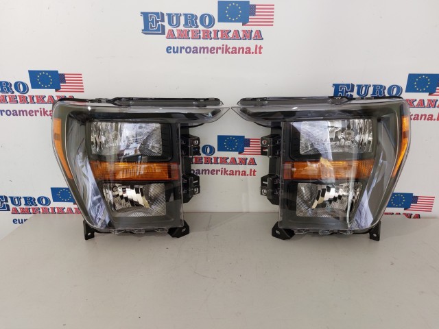 Front Headlights Set (Halogen)