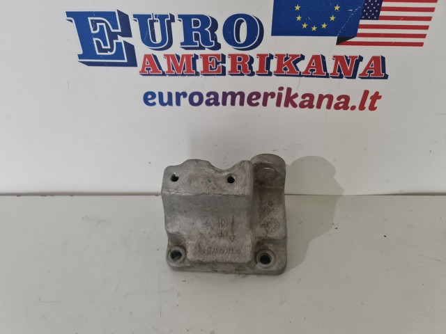 Bracket (right)