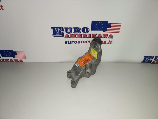 Engine Bracket, RH